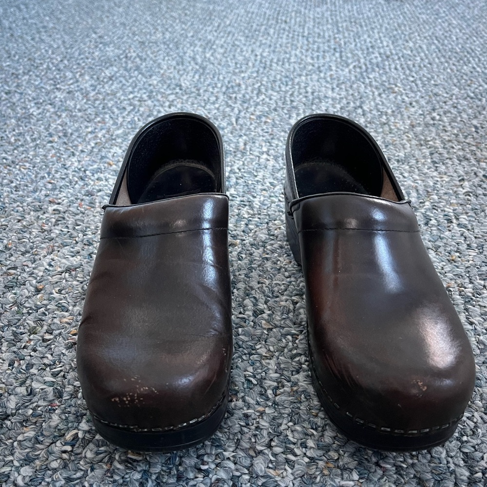 Women’s Brown Leather Clogs